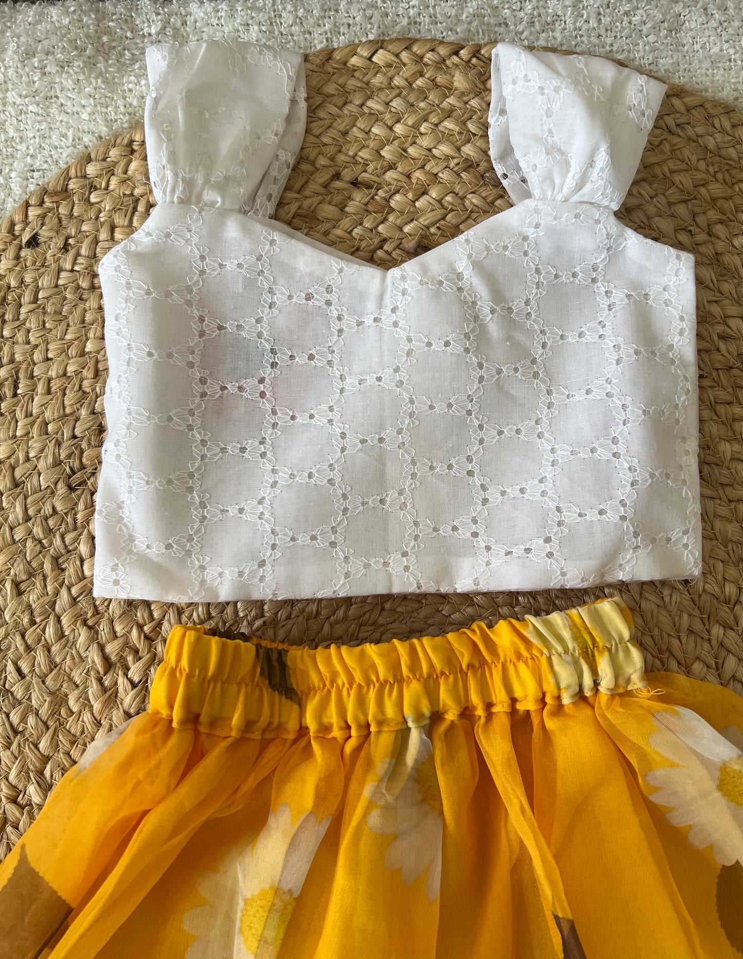 White with yellow set